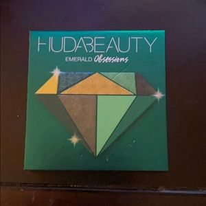 Huda beauty emerald obsessions eyeshadow palette